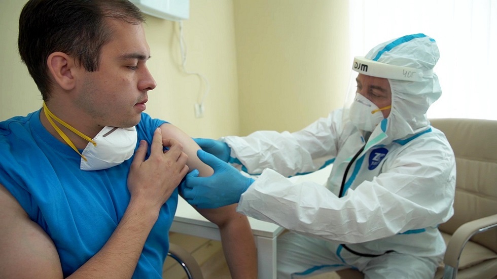 وزارة الدفاع الروسية تقيّم الاختبار النهائي للقاح ضد COVID-19