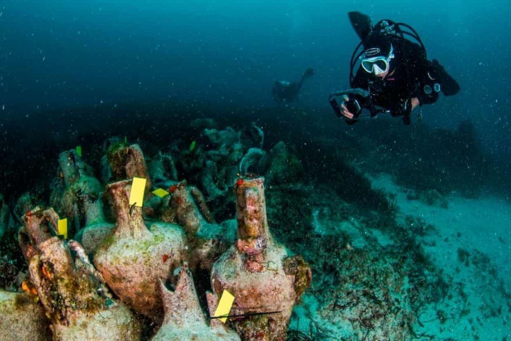 اليونان تفتتح  أول متحف تحت الماء في العالم