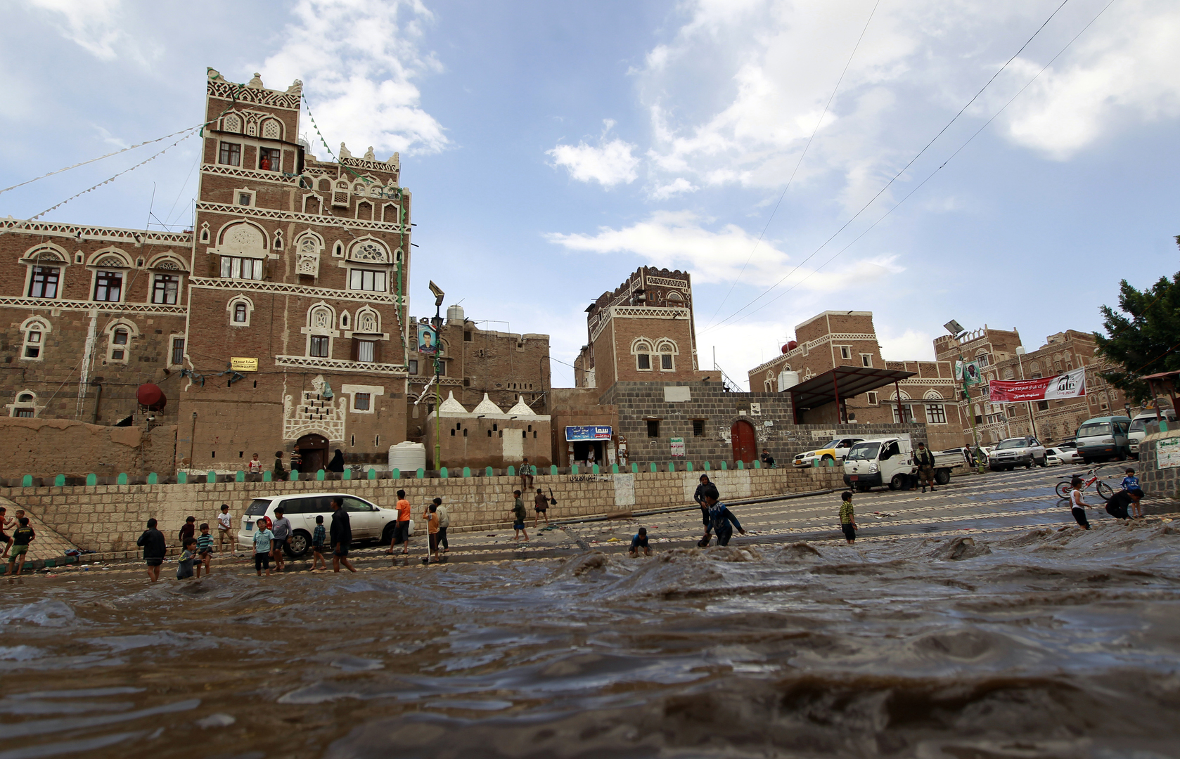 اليمن.. هيئة المعالم التاريخية تدعو اليونيسكو لإنقاذ صنعاء القديمة