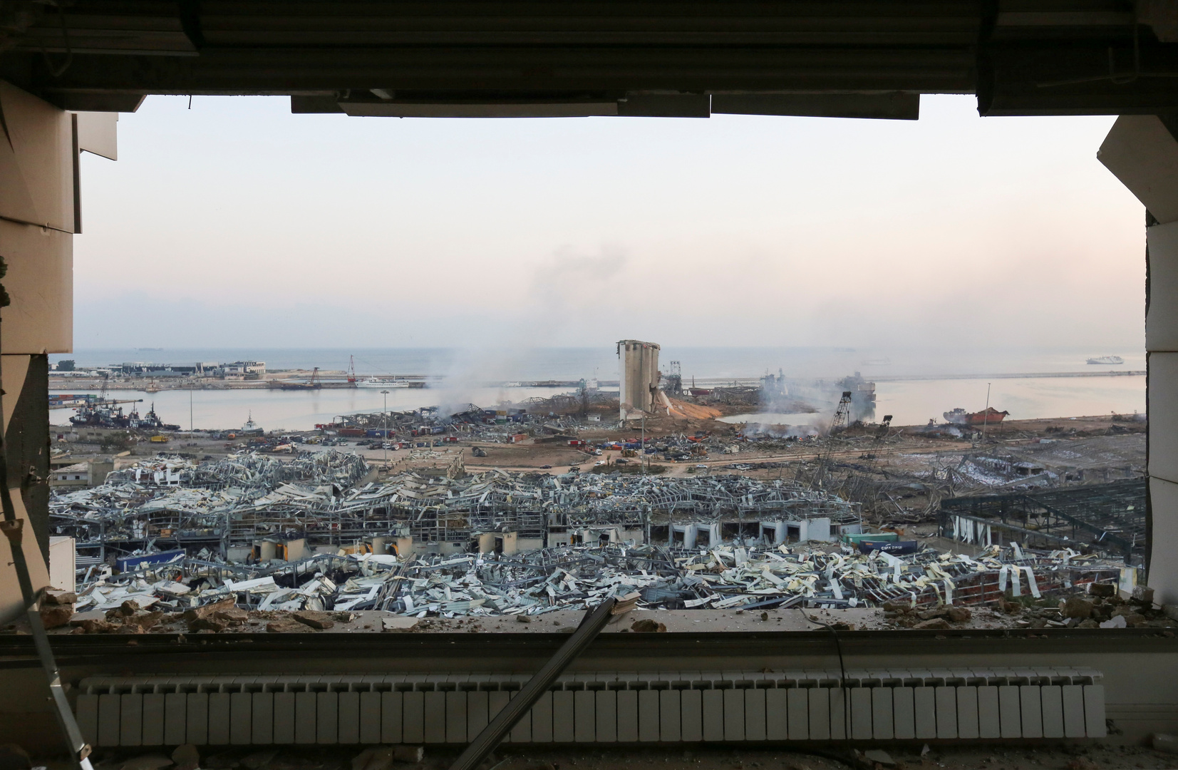 محافظ بيروت: حجم أضرار انفجار مرفأ بيروت يتراوح بين 3 و5 مليارات دولار
