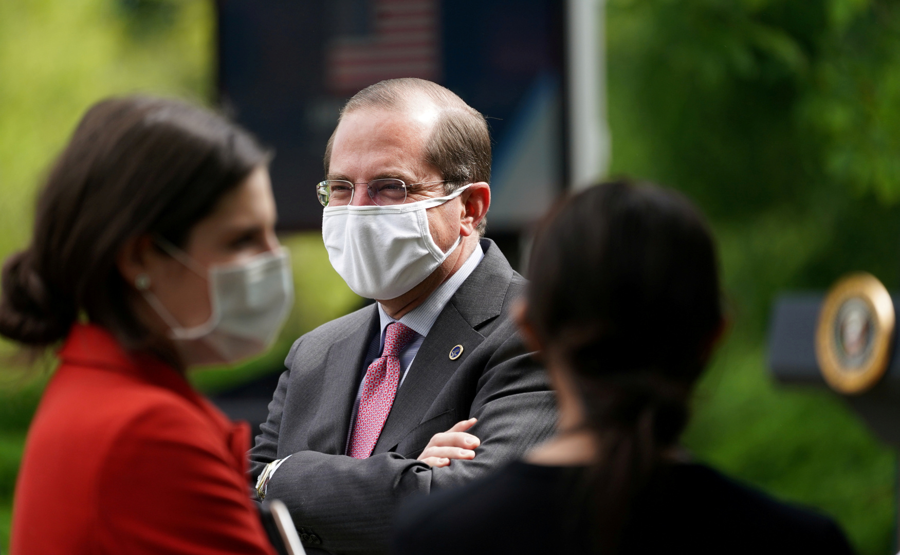 الفحوص والكمامة بانتظار وزير الصحة الأمريكي والوفد المرافق له في تايوان