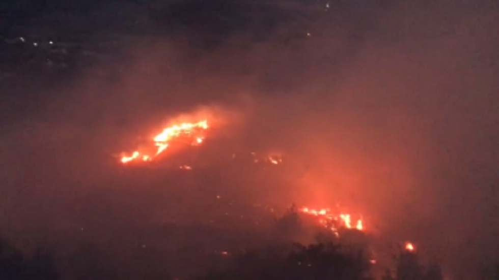 حريق ضخم بجبل مشغرة في لبنان (فيديو)