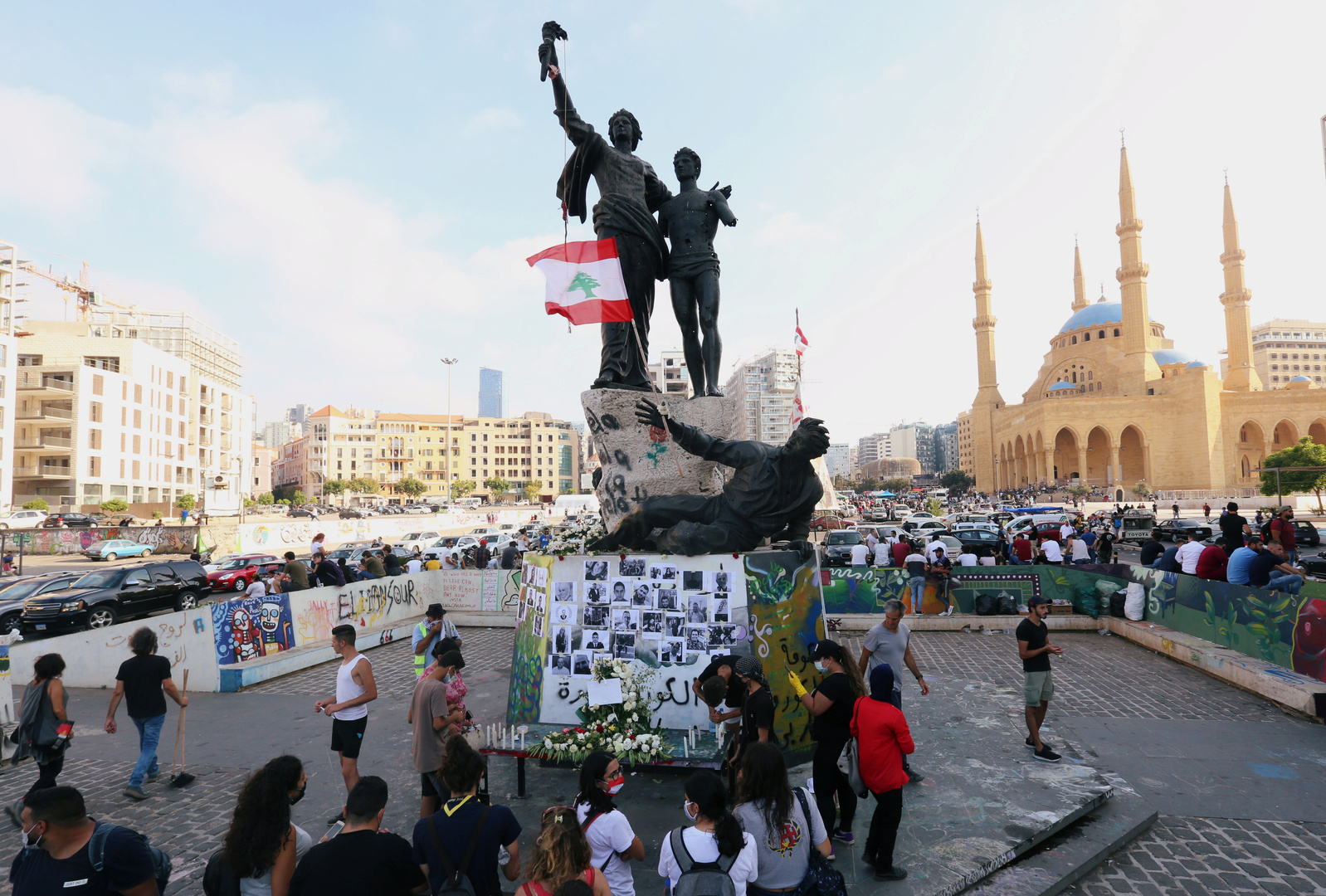 من قلب الدمار.. لبنانيون غاضبون يستعدون لتظاهرة في بيروت