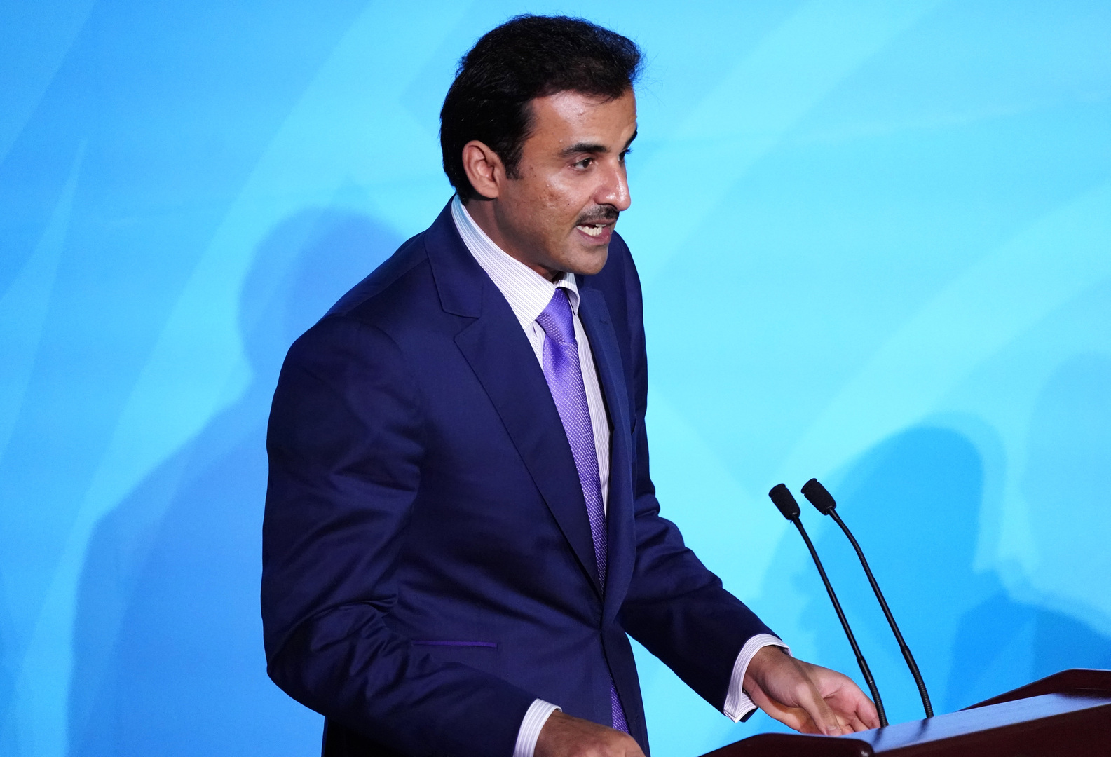 أمير قطر يعلن مساهمة بلاده بخمسين مليون دولار لمساعدة لبنان