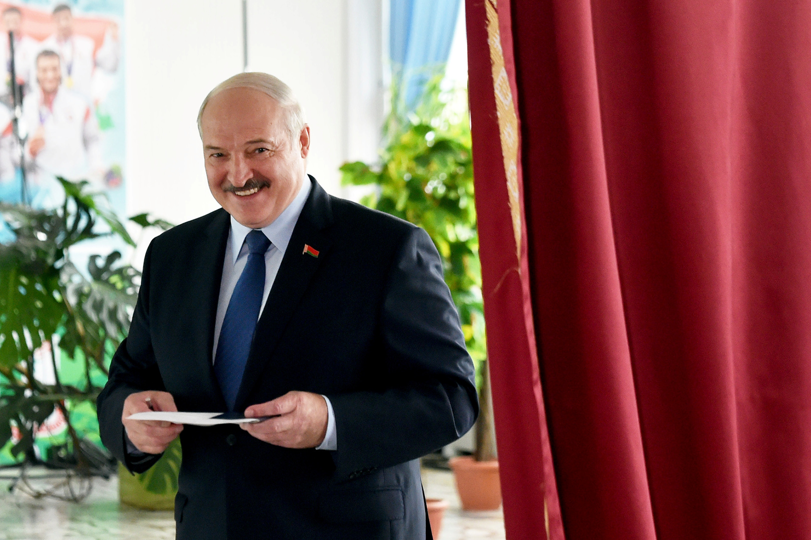 لوكاشينكو يتصدر النتائج الأولية في انتخابات بيلاروس