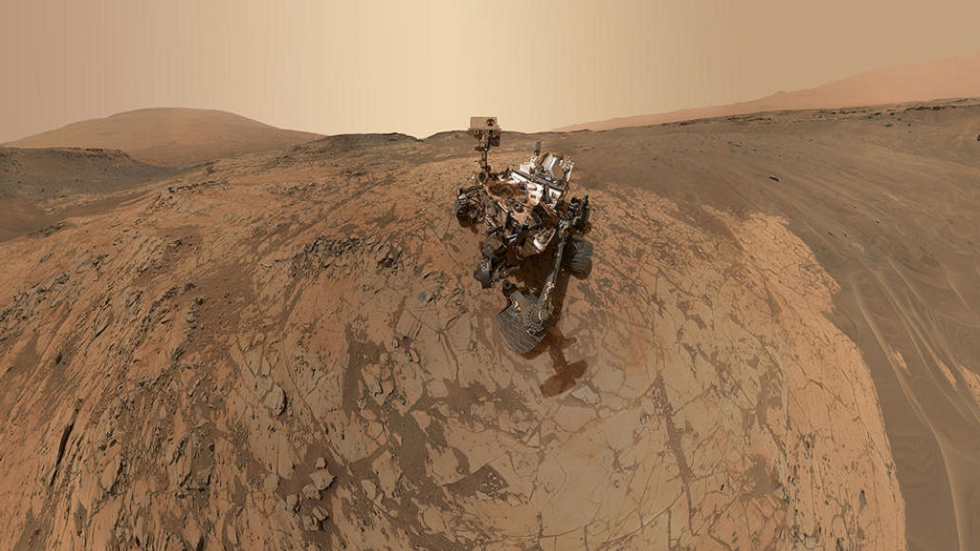 ناسا تشارك صورا مذهلة من سطح المريخ احتفالا بالذكرى الثامنة لهبوط 