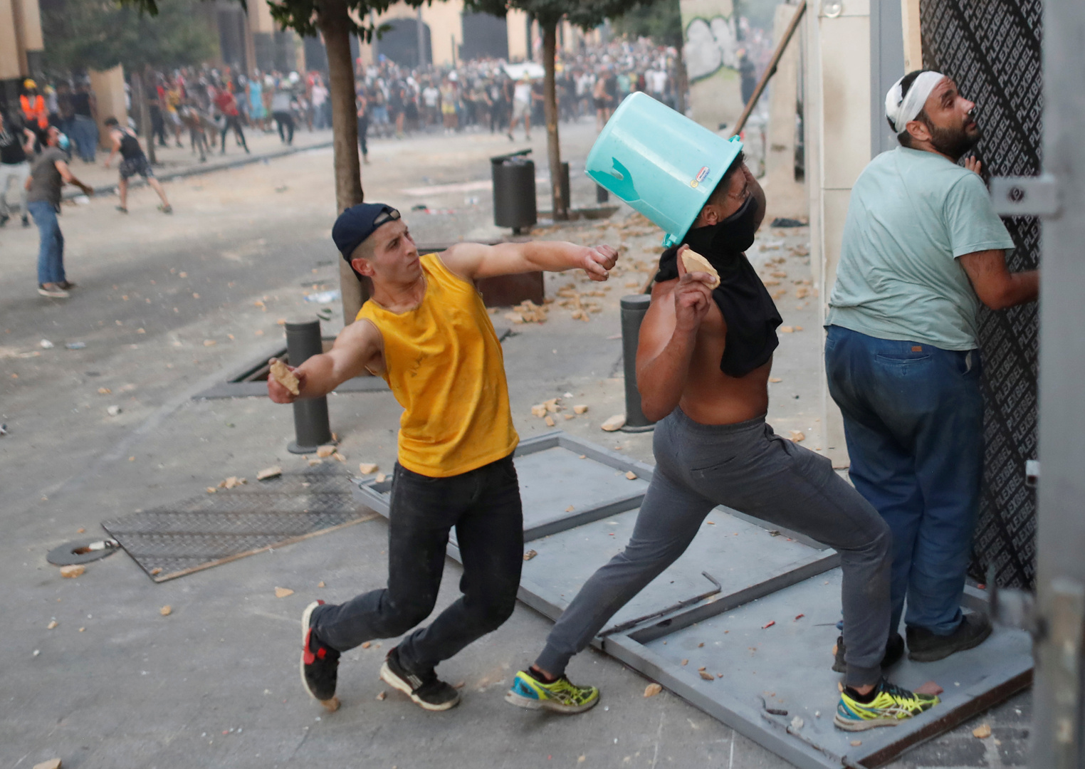 ثورة جديدة: بيروت الغاضبة تنصب المشانق