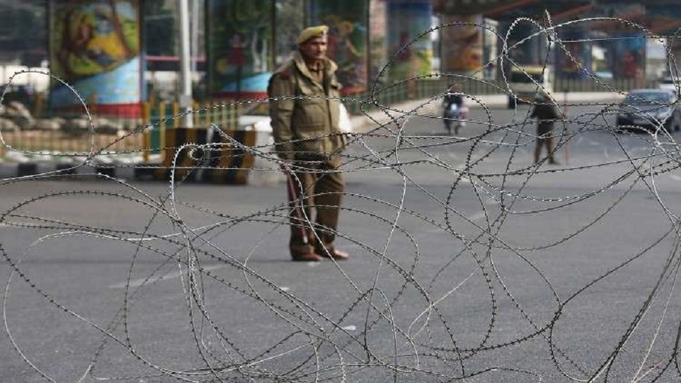 مقتل 4 رجال أمن ومسلحين اثنين بهجوم في كشمير