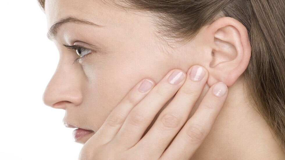 تحذير من عارض في الأذن قد يعني ظهوره الإصابة بـ