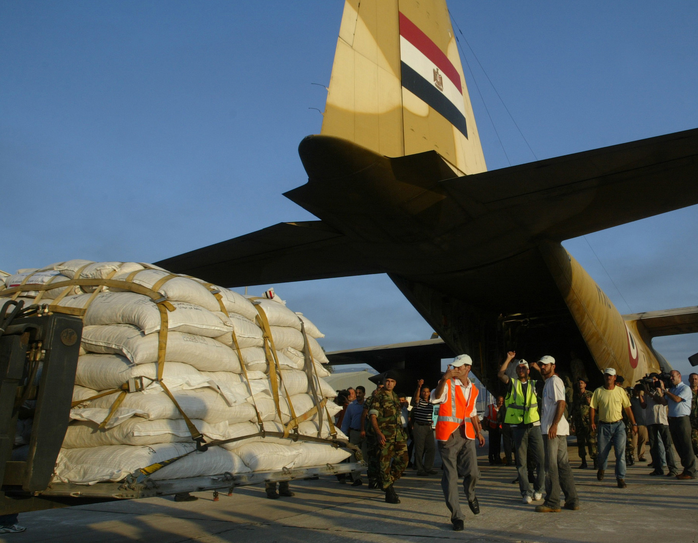 مصر مستمرة في تقديم المساعدات للبنان عقب انفجار مرفأ بيروت