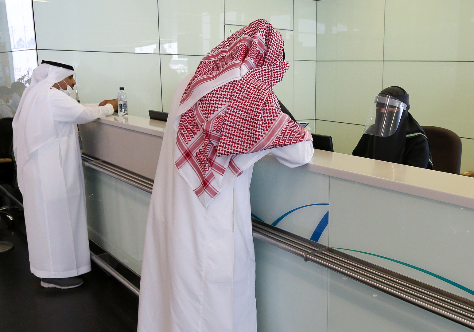 السعودية.. عودة موظفي القطاع العام إلى مقرات العمل في 30 أغسطس