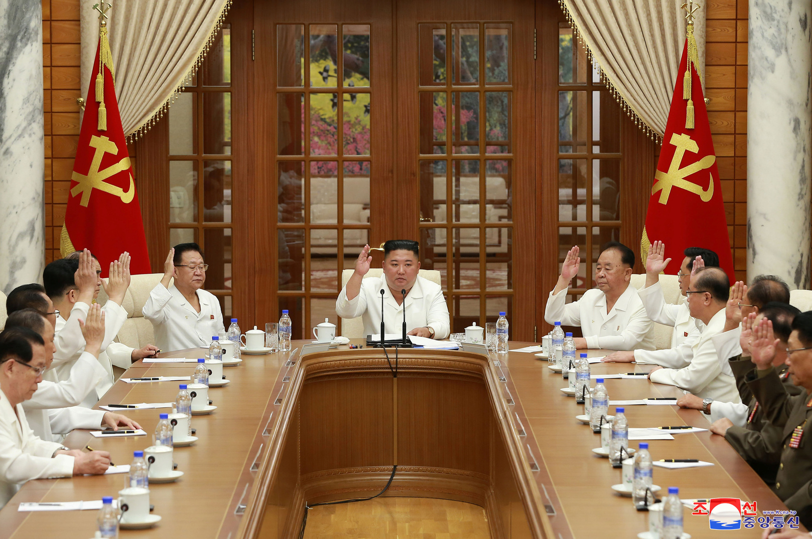 زعيم كوريا الشمالية يظهر بعد إشاعة 