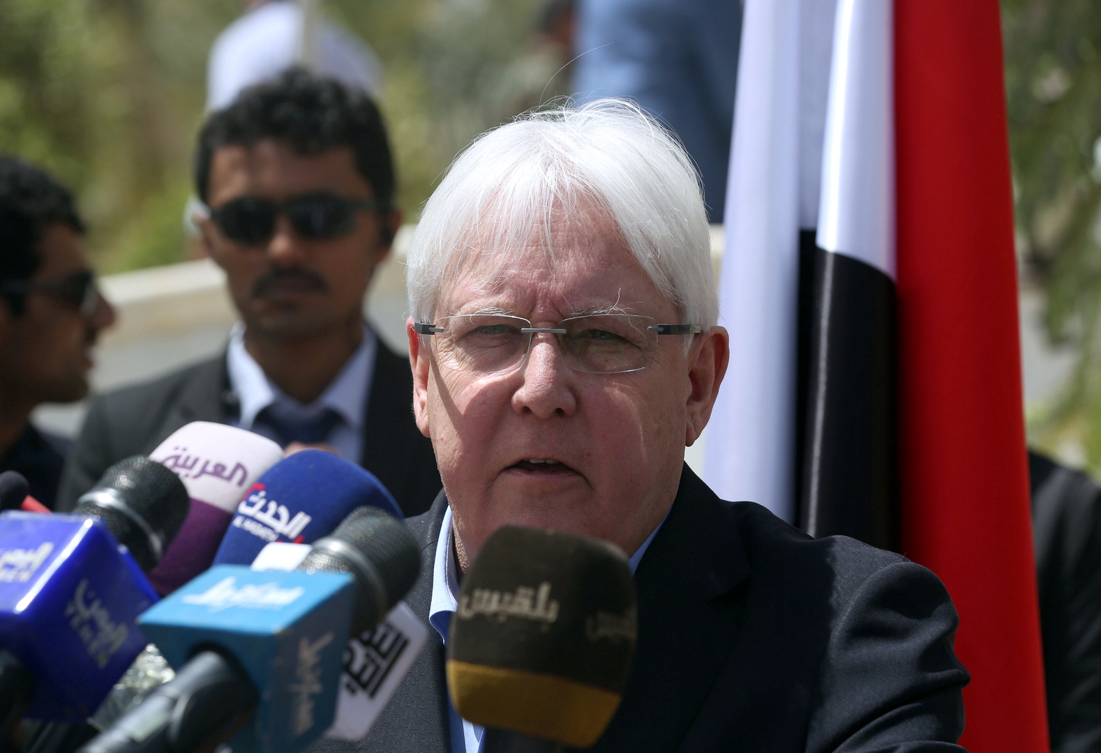 غريفيث يبحث مع مسؤول إيراني وقف إطلاق النار في اليمن