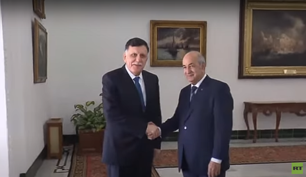 رئيس المجلس الرئاسي الليبي يتلقى اتصالا هاتفيا من الرئيس الجزائري