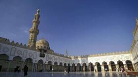 الأزهر يندد بإضرام النار بمسجد في فرنسا وبمحتوى مسيء للرسول من الهند