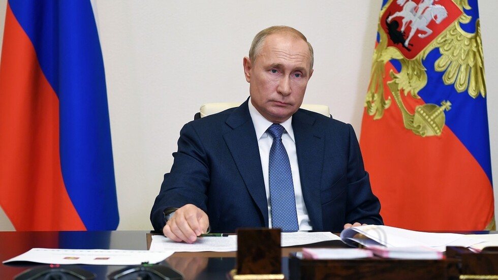 بوتين: الجمع بين العمل والدراسة قد ينفع نظام التعليم