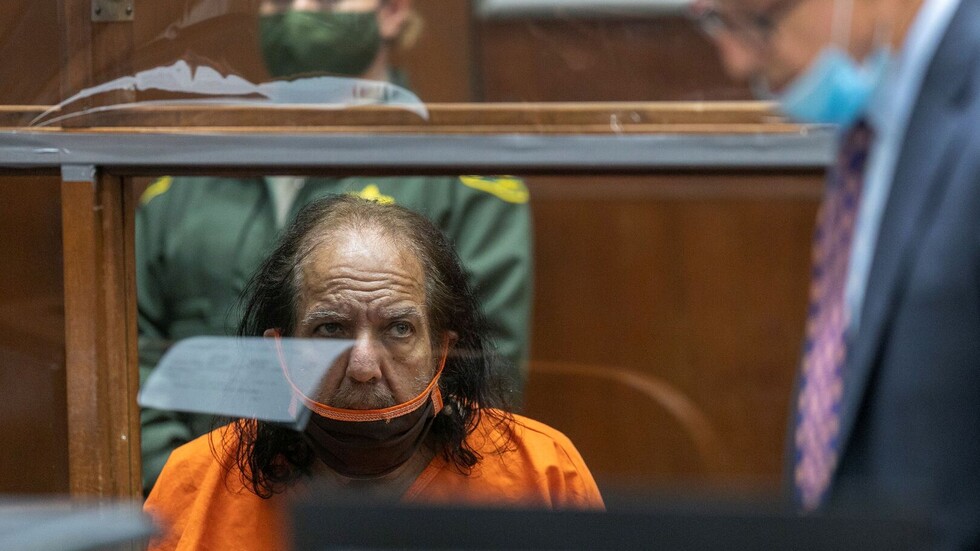 ممثل إباحي يواجه السجن 250 عاما بتهمة الاعتدءات الجنسية!