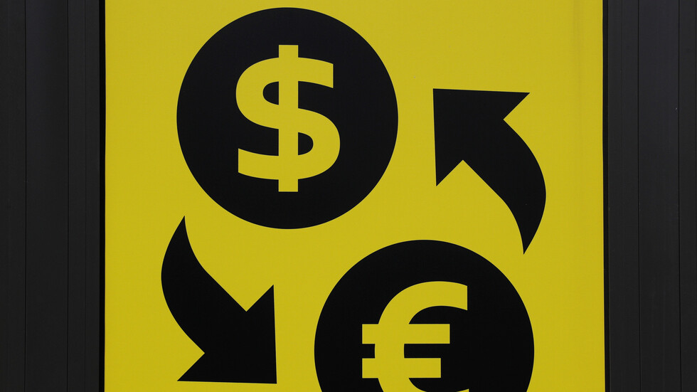 اليورو يبلغ أدنى مستوى في أسبوع