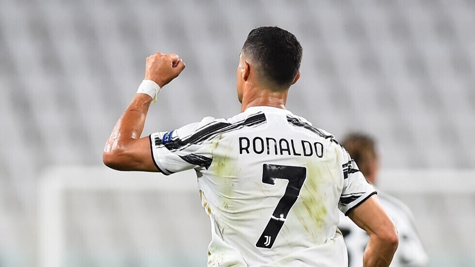 عارضة أزياء شهيرة تكشف حقيقة علاقتها برونالدو (صور)