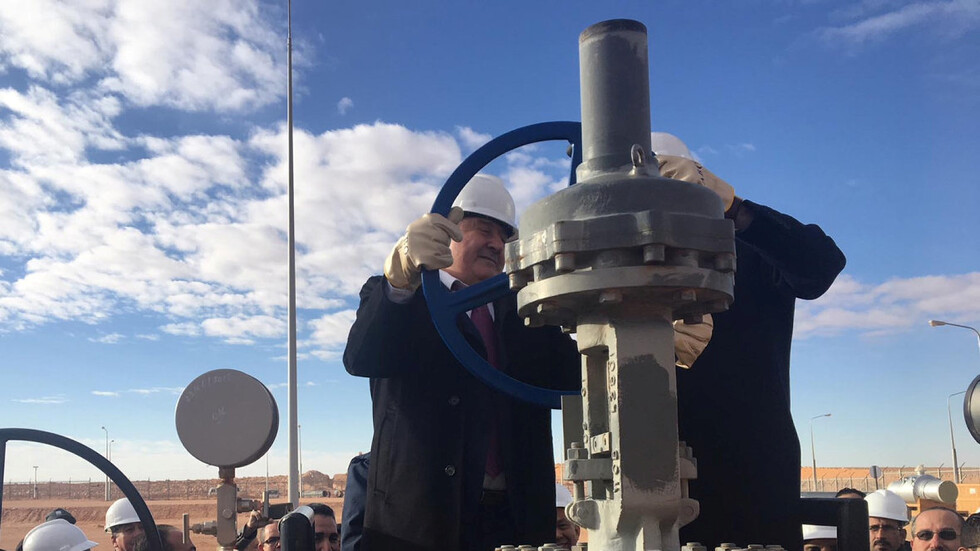 الجزائر.. تسرب نفطي في خط أنابيب