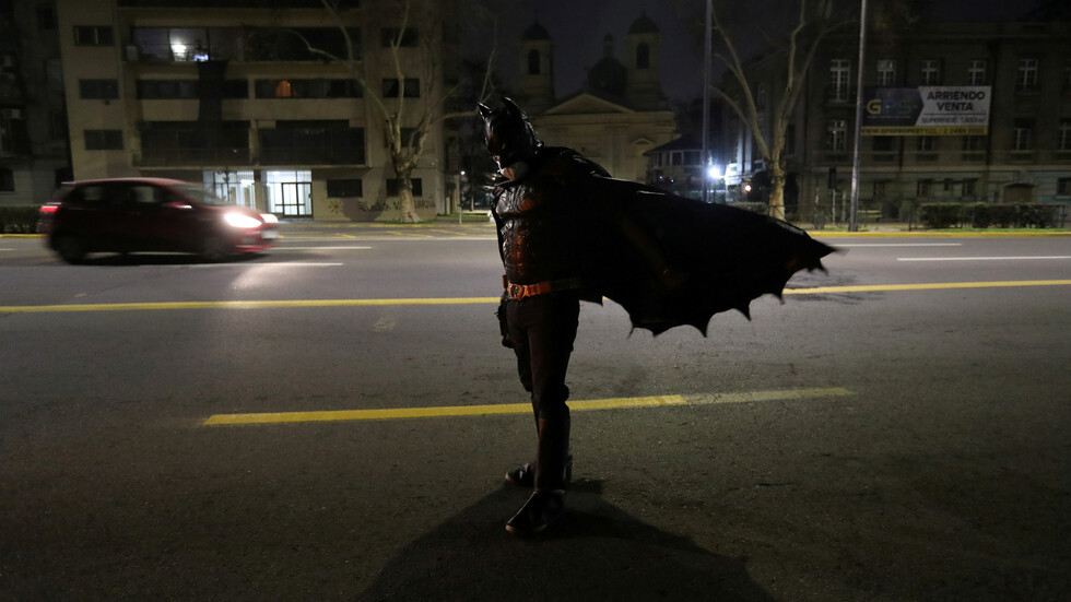 إصابة "الرجل الوطواط" بكورونا