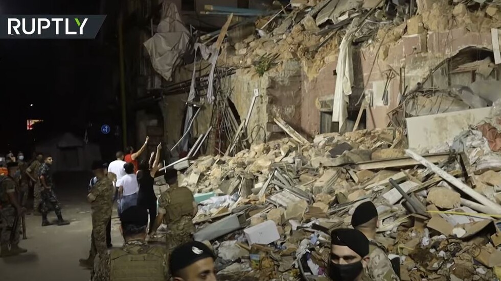 سكان بيروت غاضبون بعد وقف الجيش عملية بحث عن ناجين تحت أنقاض بناء منهار