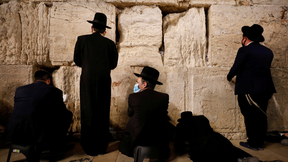 إسرائيل تسجل أعلى معدل إصابة بكورونا في العالم نسبة لعدد السكان