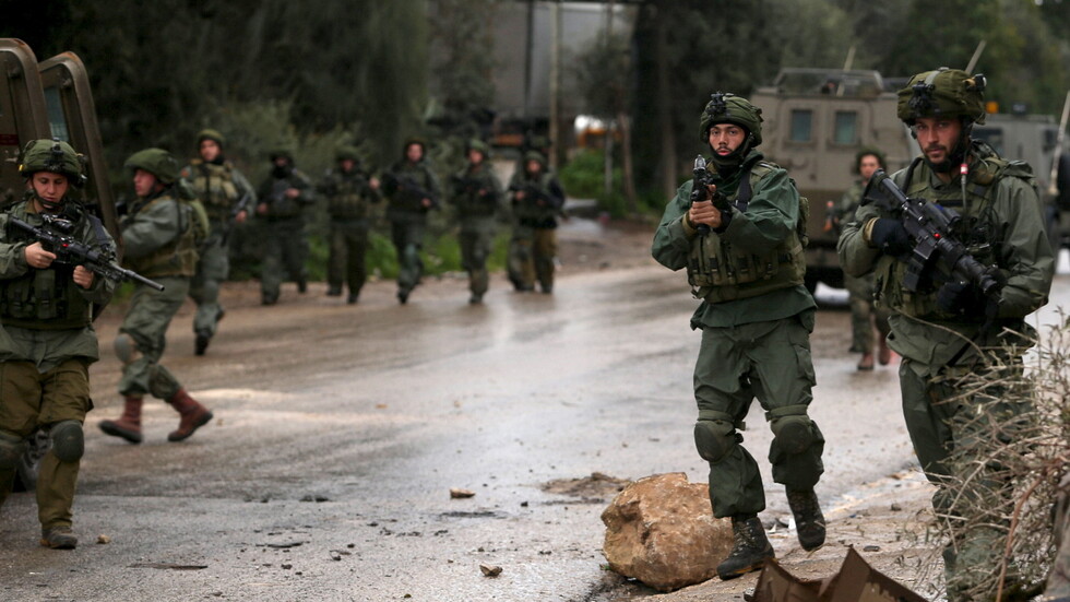 اعتقال فلسطيني بعد إصابته برصاص إسرائيلي بدعوى محاولته تنفيذ عملية طعن