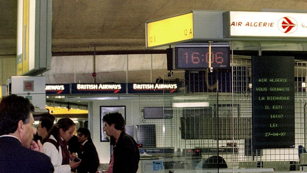 الجزائر تجلي 302 من رعاياها كانوا عالقين في فرنسا بسبب كورونا