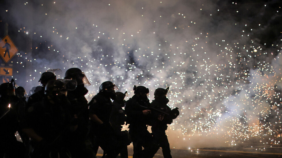 تظاهرات عنيفة في بورتلاند والشرطة الأمريكية تعتقل 50 محتجا