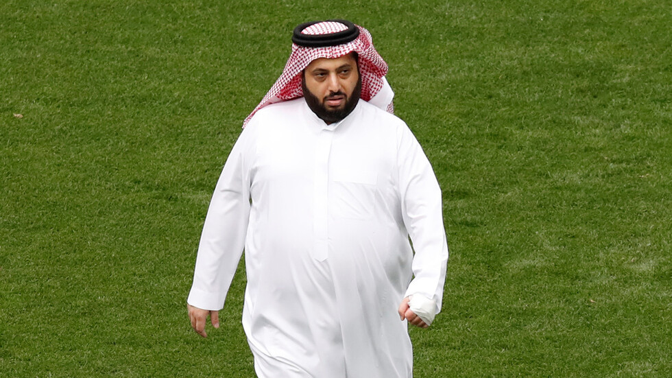 تغريدات غامضة لتركي آل الشيخ تثير قلق متابعيه!