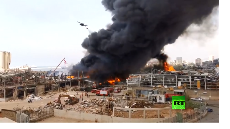اندلاع حريق ضخم في منطقة مرفأ بيروت