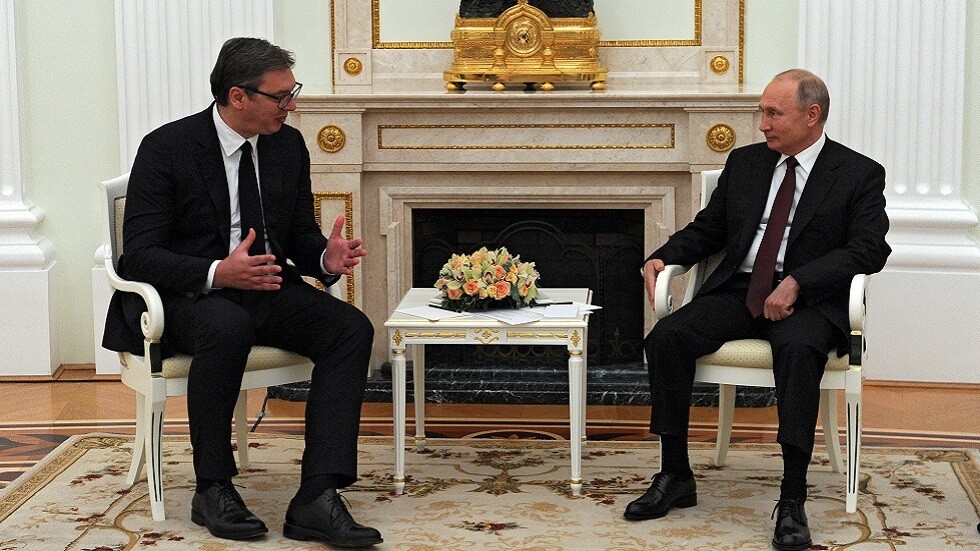 بوتين يبحث مع فوتشيتش التسوية في كوسوفو والرئيس الصربي يؤكد له حياد بلاده عسكريا