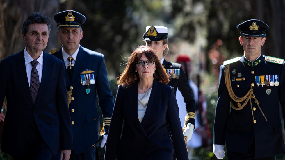 وسط التوتر.. رئيسة اليونان تزور جزيرة قريبة من سواحل تركيا