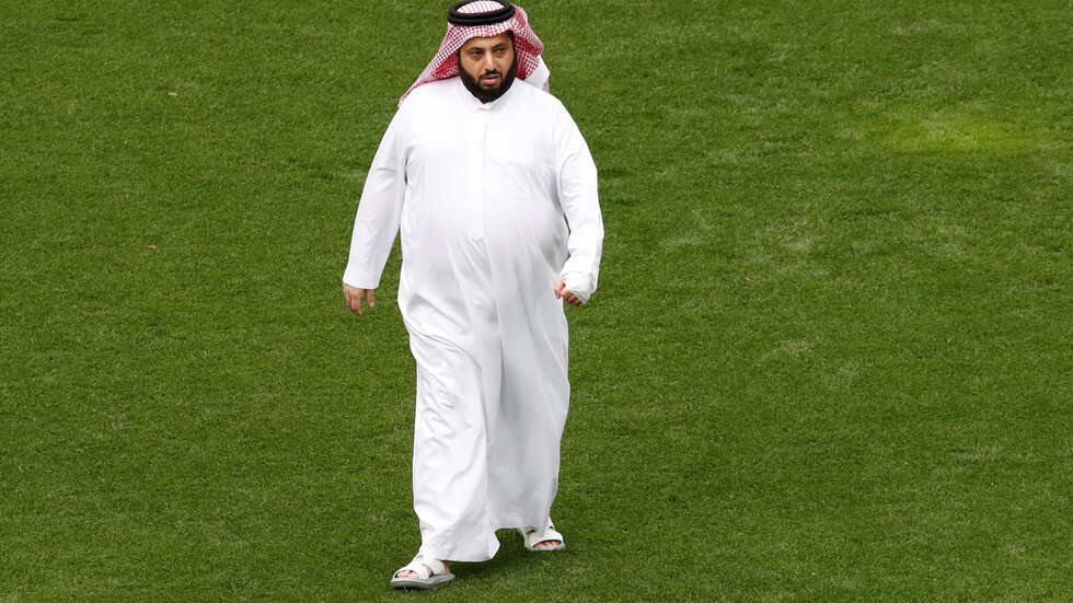 آل شيخ يهدي قصيدة مدح للسيسي