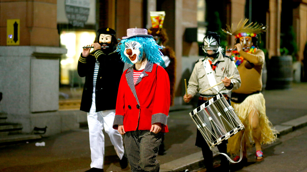 الشرطة السويسرية تمنع بخراطيم المياه والرصاص المطاطي "كرنفال الشوارع" في برن