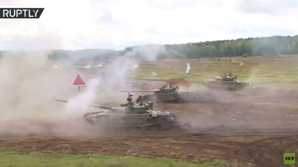 عرض "الدبابات الطائرة" في عيد قوات الدبابات في روسيا