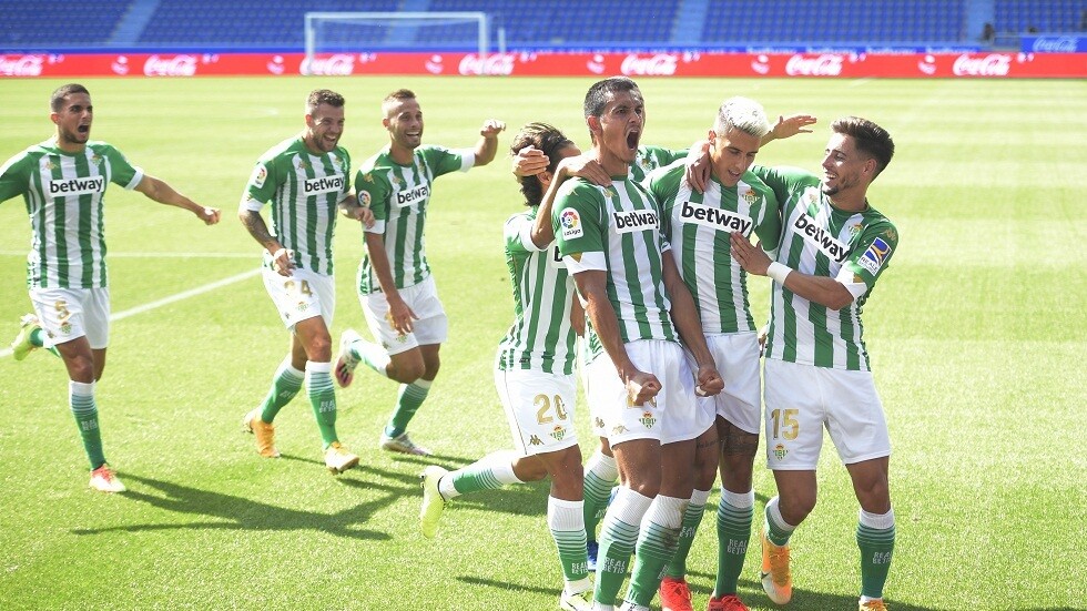 ريال بيتيس يسجل هدفا في الوقت القاتل ويتغلب على ألافيس في عقر داره (فيديو)