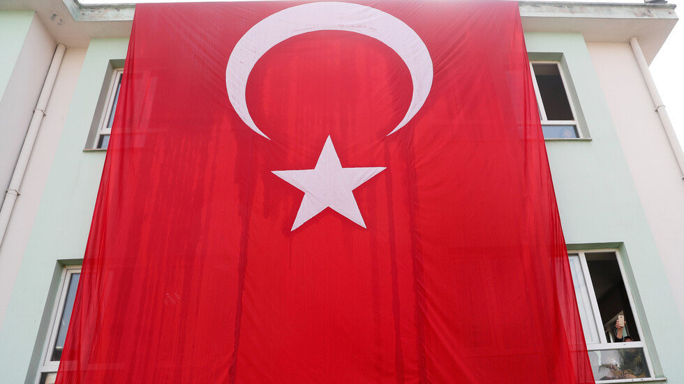 وزارة الدفاع التركية تتوعد بمحاسبة المتورطين بمقتل عنصر من الهلال الأحمر شمال سوريا