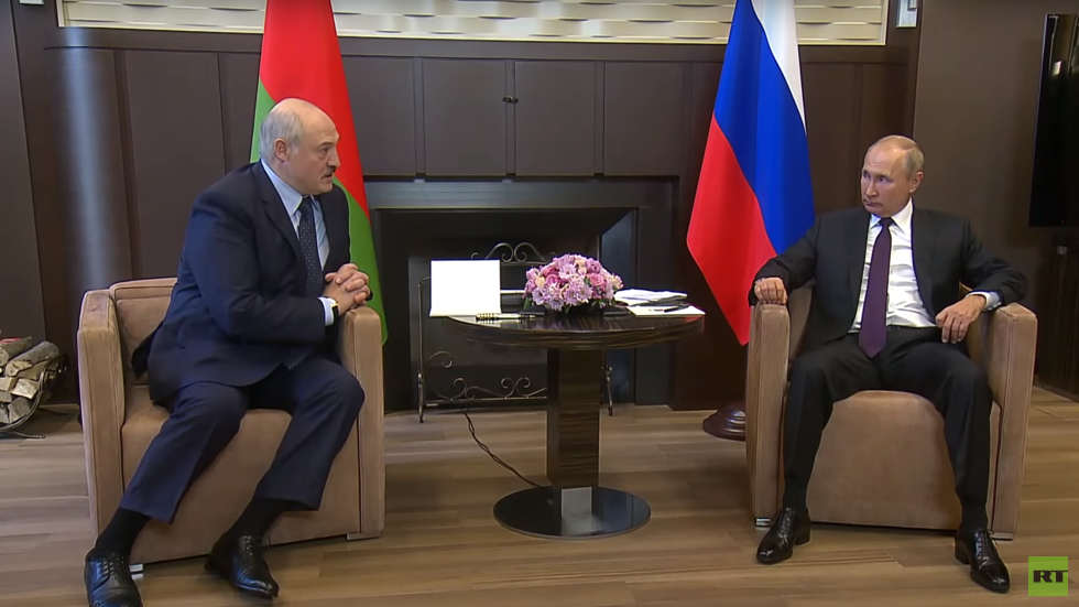 لوكاشينكو: على بيلاروس أن تكون أقرب من الأخ الكبير روسيا