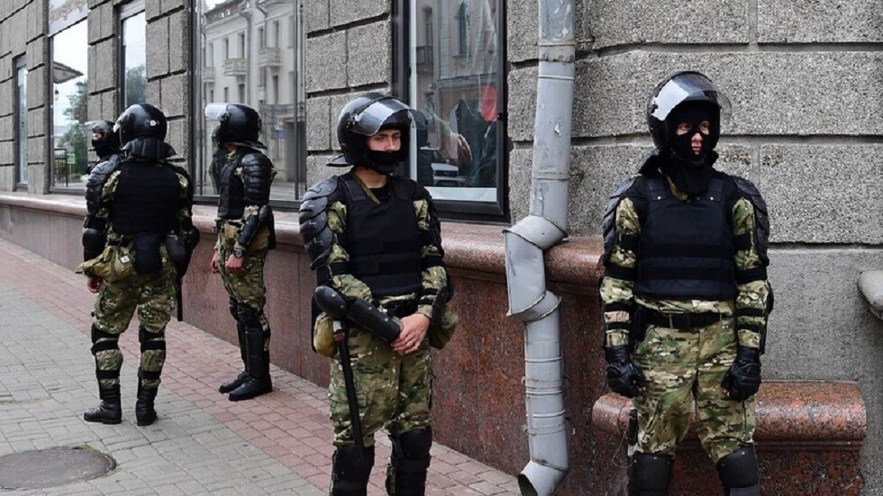 بيلاروس.. اعتقال 6 من أعضاء مجموعة بتهمة صنع أجهزة حارقة