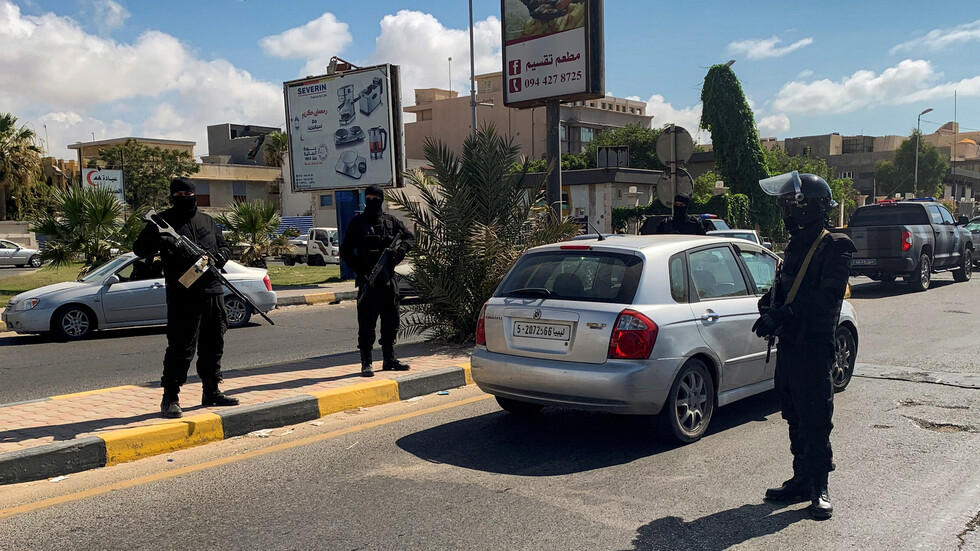 ليبيا: العملية انطلقت والحكومة استقالت