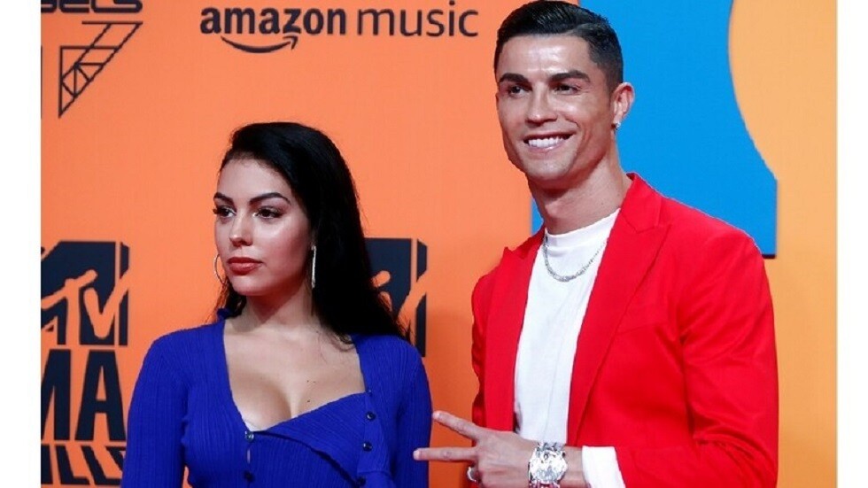 بأغلى خاتم.. رونالدو يخطب جورجينا (صور)