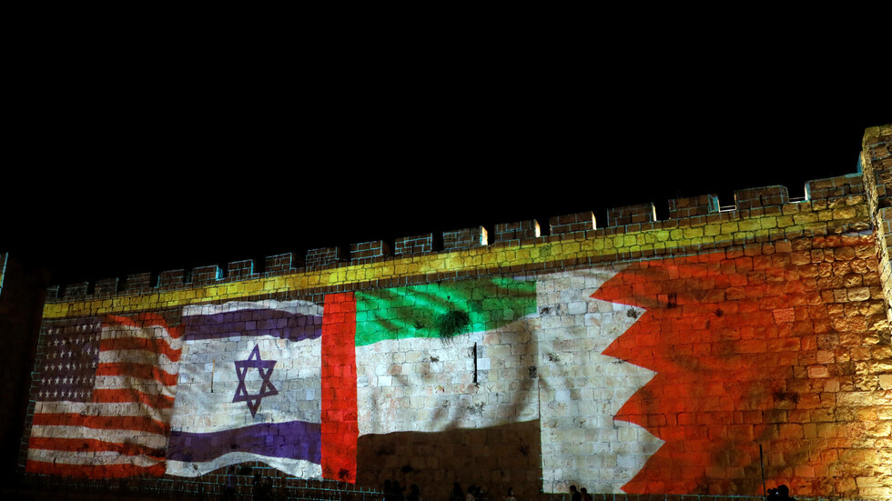 التطبيع مع إسرائيل.. حرب رسائل بين الفلسطينيين والإسرائيليين على أسوار القدس