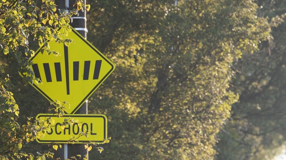 إصابة عشرات الأطفال إثر اصطدام حافلتهم بقطار في نيوزيلندا