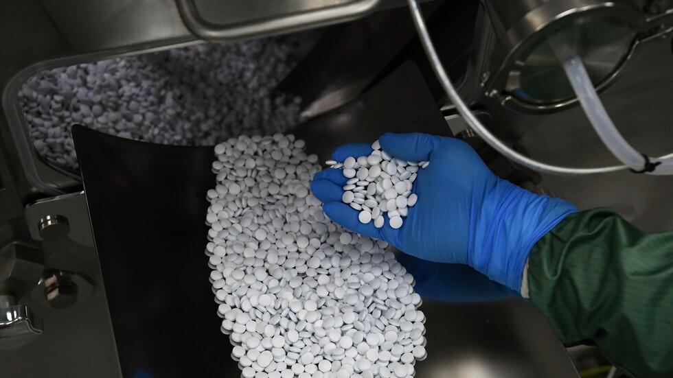 شركة "إر-فارم" الروسية: وصول دواء "كورونافير" المضاد لفيروس كورونا إلى الصيدليات الروسية