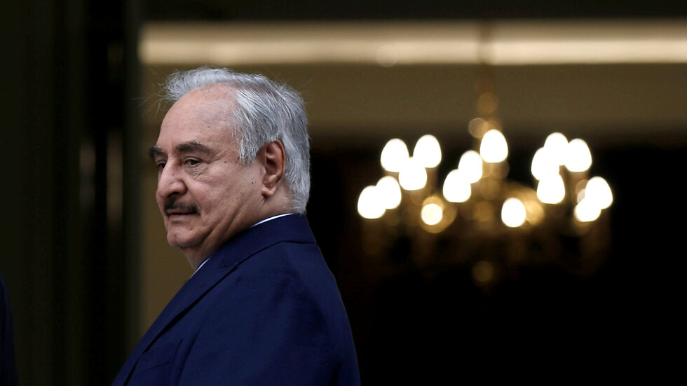 حفتر يعلن استئناف إنتاج وتصدير النفط في ليبيا