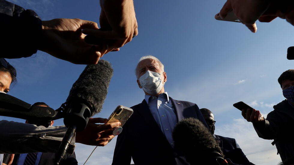 بايدن: "تيك توك" مصدر قلق لكن ترامب مقلق أكثر