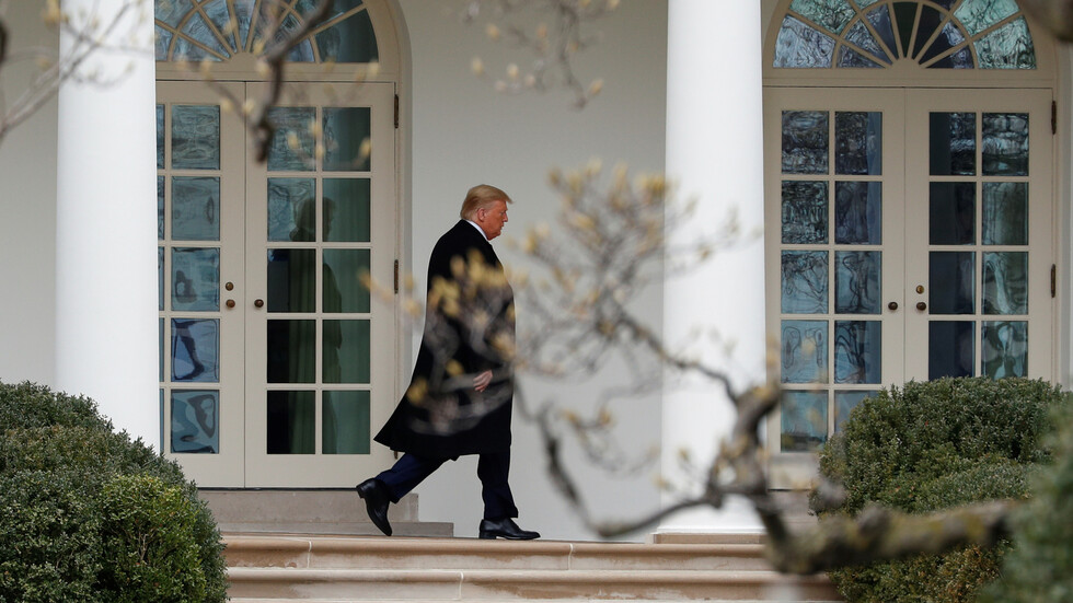 تقارير: أجهزة الأمن الأمريكية تعترض طردا ساما موجها إلى ترامب