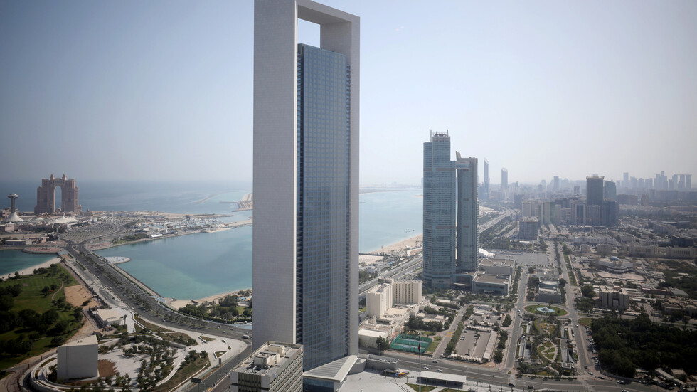 تقرير: أبوظبي تستضيف اجتماعا حاسما للتطبيع بين إسرائيل والسودان